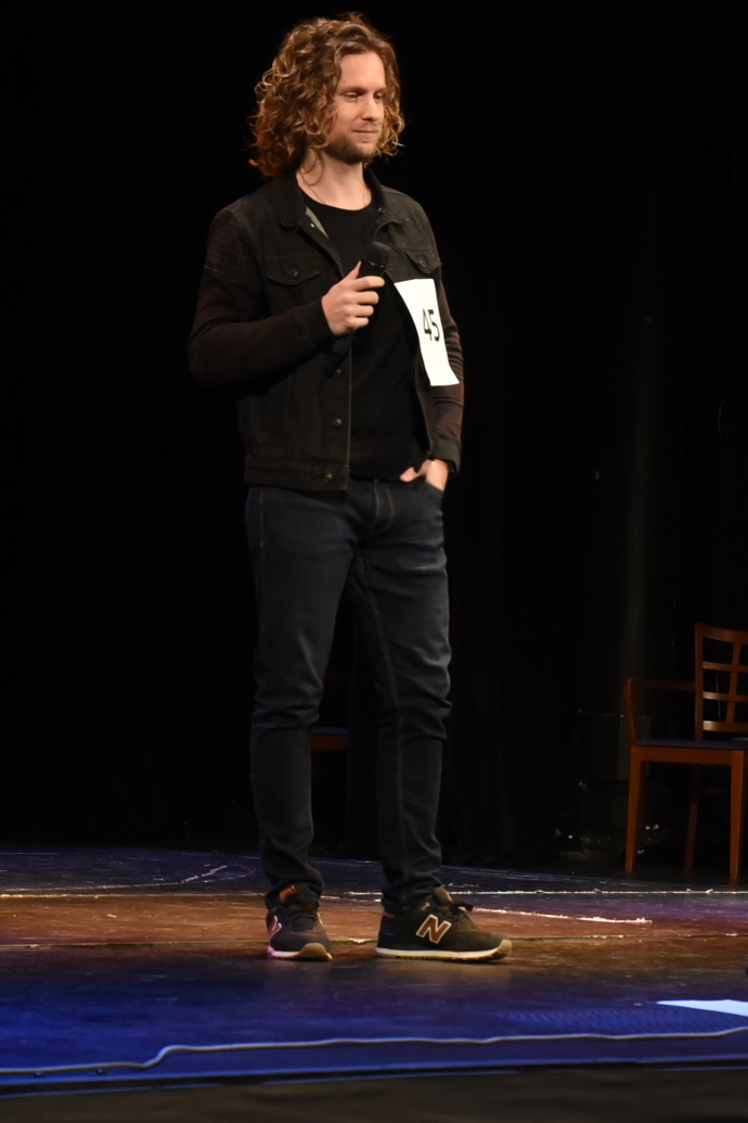 Tomáš Löbl říká, že speciální Curly Girl metodu zatím na své kudrnaté vlasy neuplatňuje.