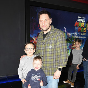 Martin Písařík se svými dvěma syny, starším Patrikem a mladším Markem. 