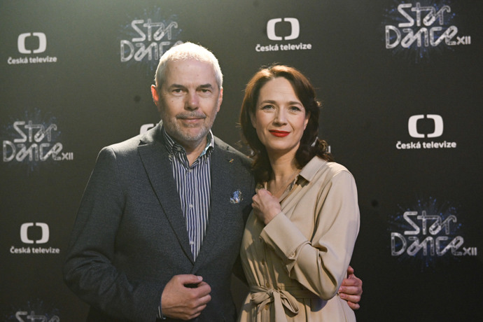 Moderátorská dvojice zůstává neměnná Marek Eben a Tereza Kostková.