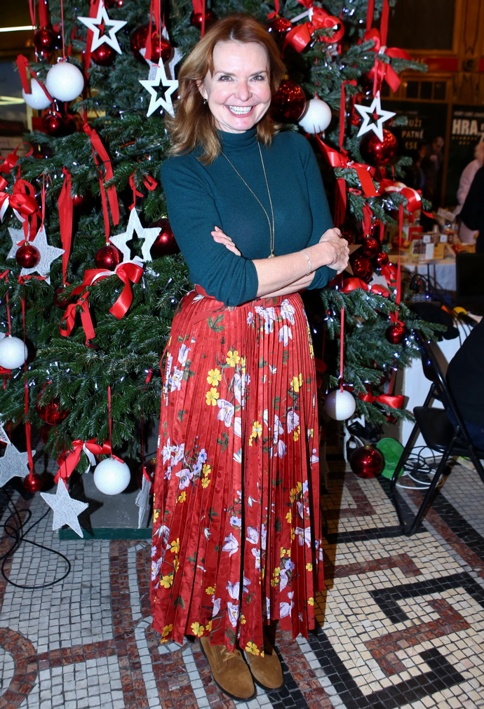 Hana Heřmánková se nebojí potisků ani módní recyklace.