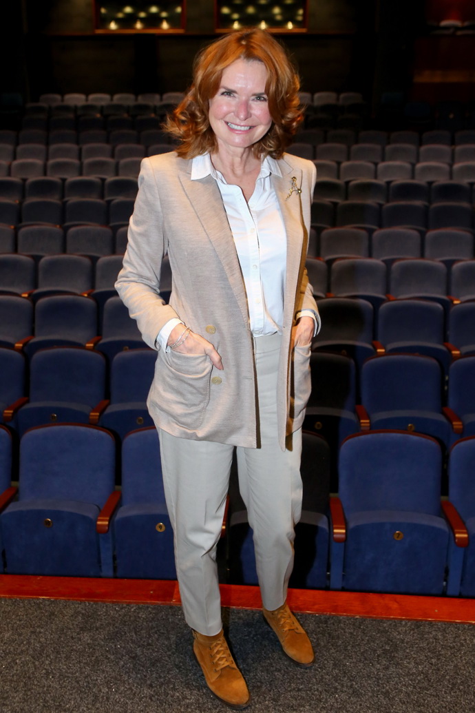 Hana Heřmánková ví, co jí sluší. Herečka obléká světle odstíny, které opticky omlazují.