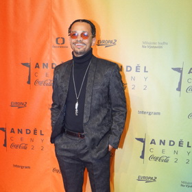 Ben Cristovao v outfitu, který mu sestavila stylistka Liza Ovcharenko. 