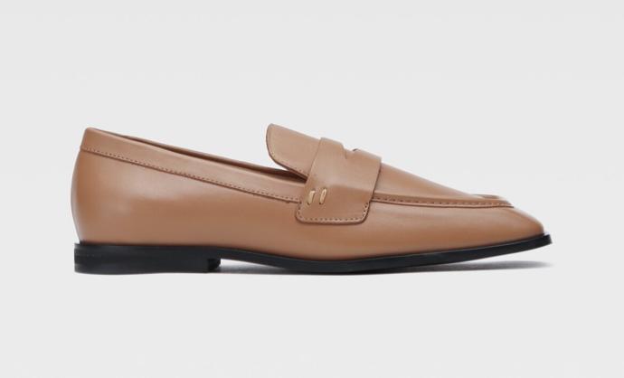 Naprostá klasika. Pokud pokukujete právě po takové variantě, nadchne vás model Gino Rossi za 2 499 Kč.