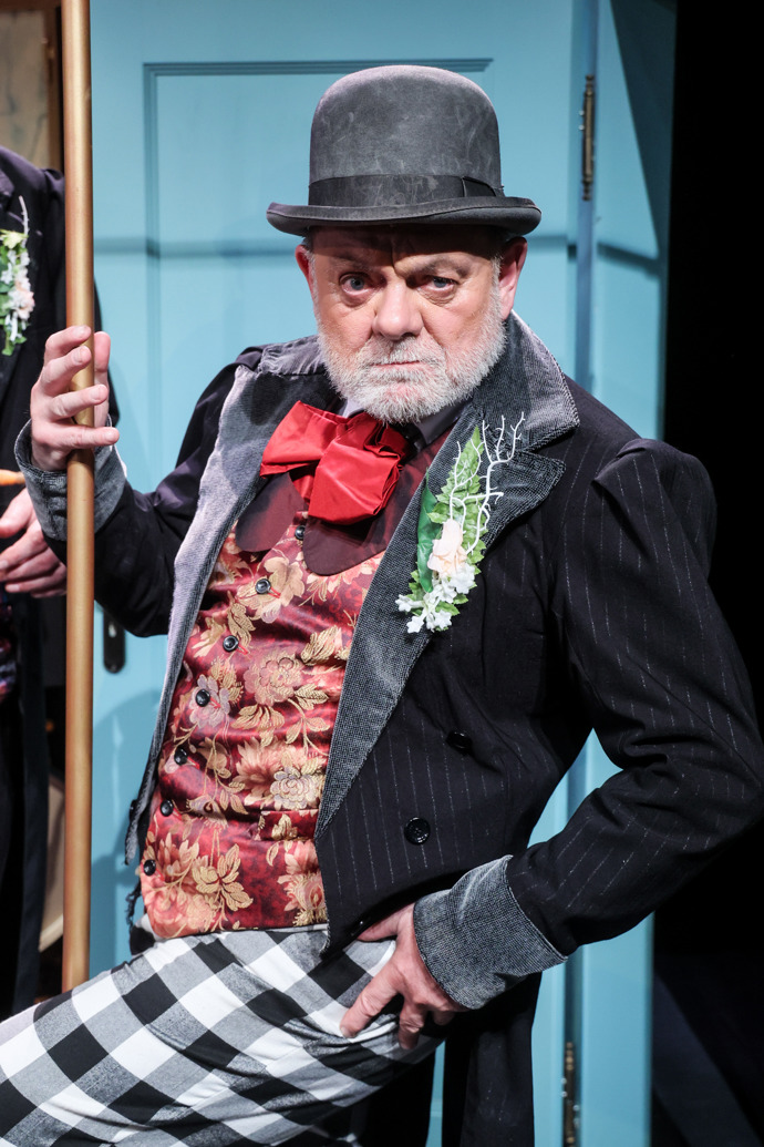 Václav Upír Krejčí hraje ve Slaměném klobouku roli Vezineta.