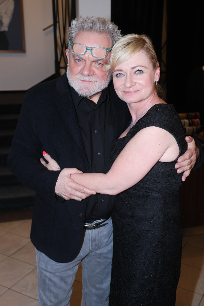 Václav Upír Krejčí po představení pózoval s přítelkyní.