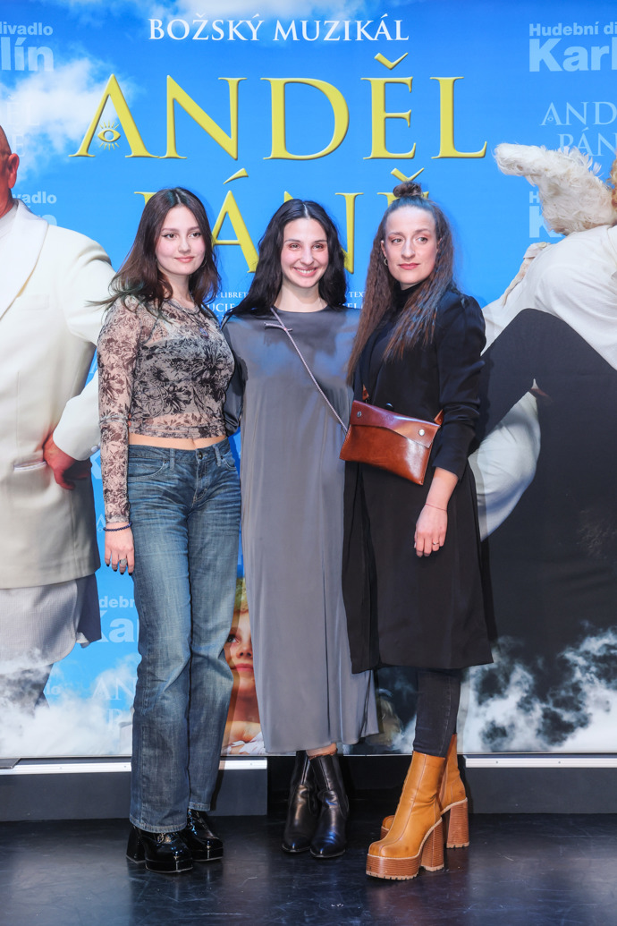 Herečka Kateřina Marie Fialová (uprostřed) se bude v roli Dorotky v muzikálu Anděl páně alternovat s Ines ben Ahmed (vlevo) a Kristýnou Daňhelovou (vpravo).