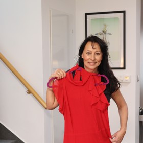 Během naší dřívější návštěvy nám Heidi Janků ukázala skvosty ze své šatní skříně.