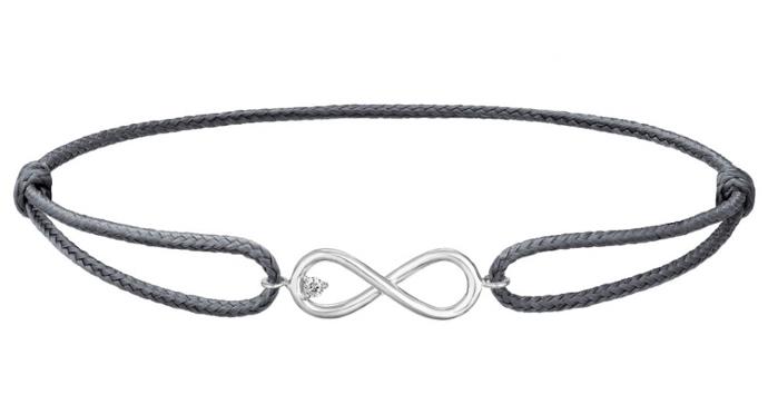 Jednoduchý, ale luxusní doplněk s nestárnoucím diamantem. Náramek Infinity, Tiami, 7 700 Kč