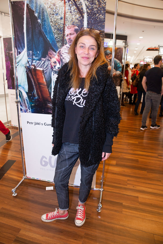 Také Lucii vídáme ve společnosti často ve tváři tak, jak ji pán Bůh stvořil. 