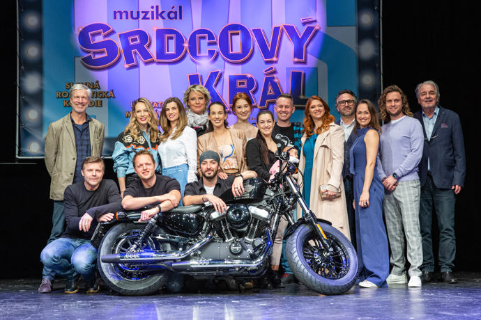 Tomáš v něm ztvární devatenáctiletého vojáka a na pódiu se bude potkávat s kolegy Janem Křížem nebo Zbyňkem Fricem.