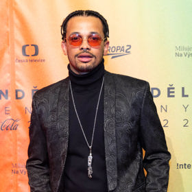 Zpěvák Ben Cristovao se své motorky nehodlá vzdát.