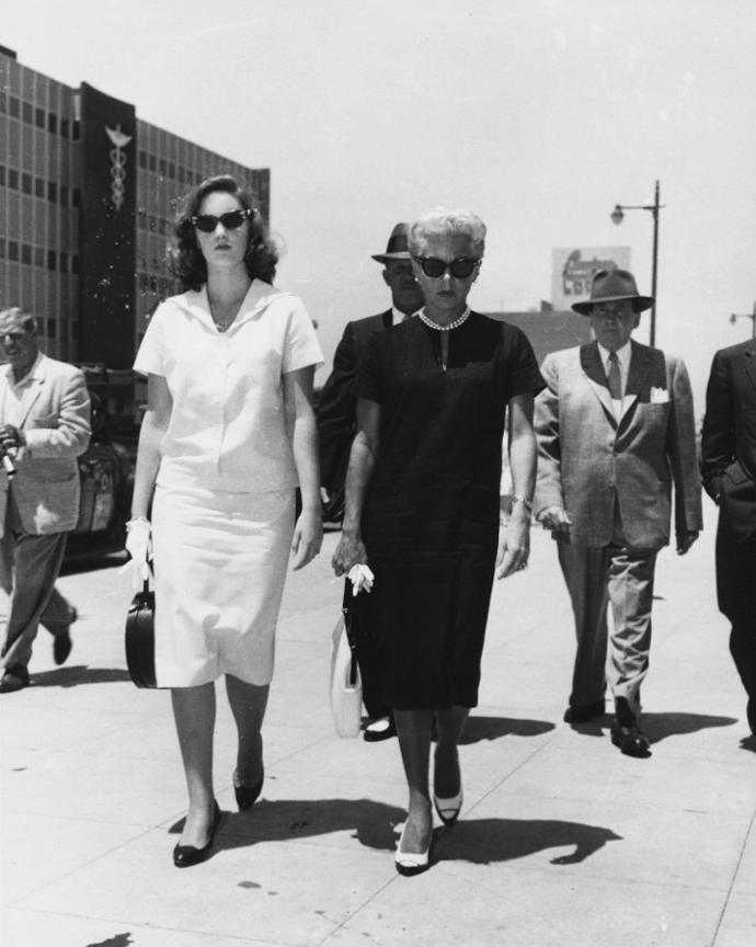 Jednoho dne ale měla Cheryl zabít Johnnyho. Bála se, že během prudké hádky ublíží její matce.