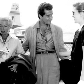 A pak se v jejích životě objevil podřadný kriminálník Johnny Stompanato, se kterým si však Cheryl velmi rozuměla.