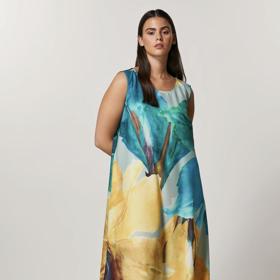 Plus size ženám rozhodně nejsou květinové modely odpírány. Akvarelové motivy midi šatů Marina Rinaldi jsou jasným důkazem, jak jim mohou slušet. Cena 5390 Kč