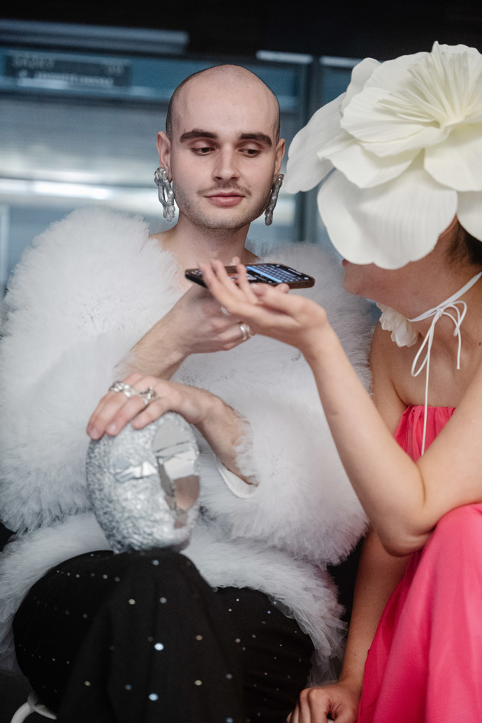 Nepřehlédnutelnost. Meta mnoha hostů pražského svátku módy.