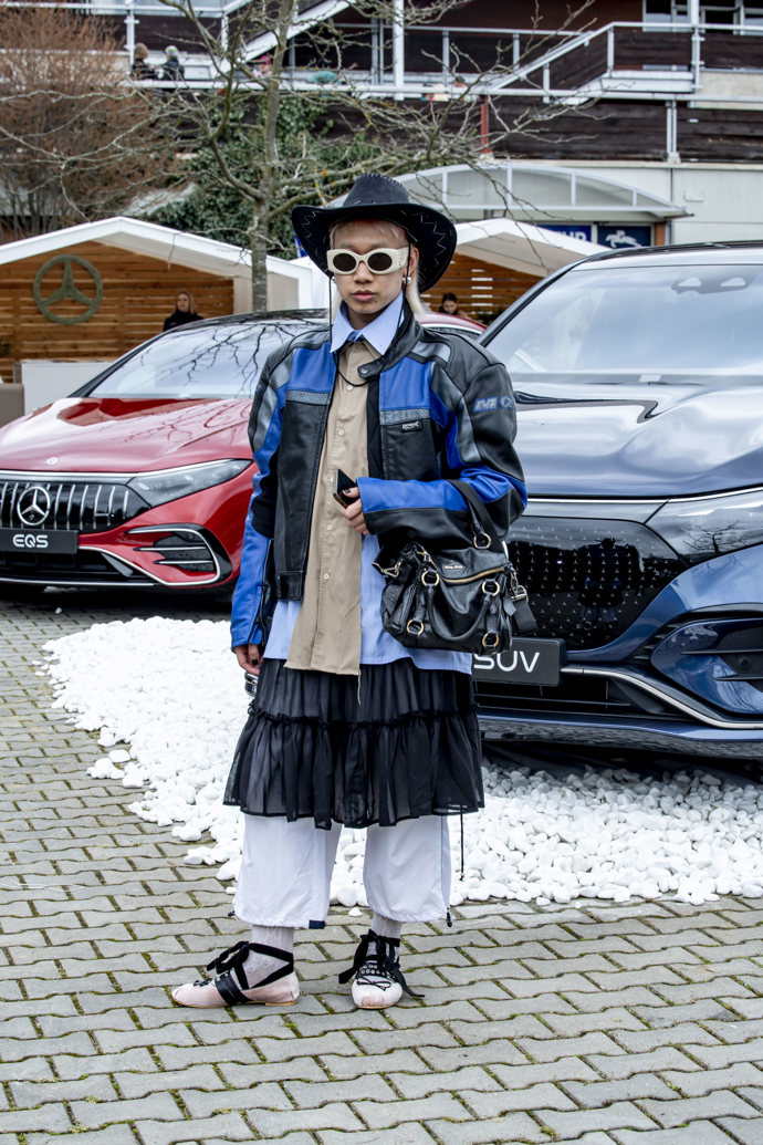 Neuchopitelné kombinace, které by jinde zvedaly obočí, tady zapadnou jakoby nic.