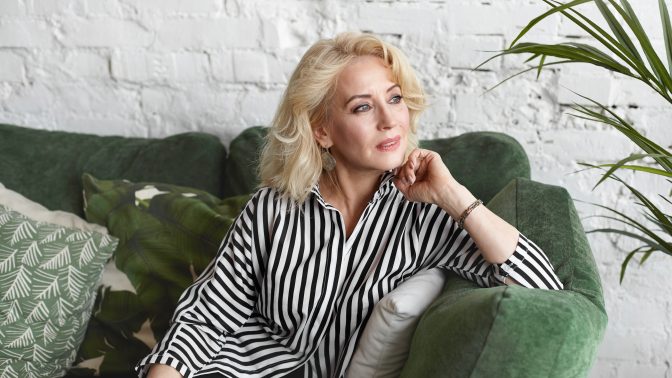 Jarmila (59): Manžel si našel milenku. Dokonce ji vodil k nám domů, když jsem dceři pomáhala s miminkem