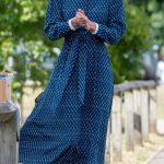 Obě dámy si pak užily dokonce naprosto stejné šaty od značky Beaulah. Kate je vynesla na setkání se zdravotníky v roce 2020...