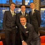 Victoria Beckham slaví v pondělí 17. dubna poslední narozeniny před padesátkou. Téměř 26 let prožila po boku svého manžela, bývalého reprezentačního fotbalisty Davida. S ním má syny Brooklyna, Romea a Cruze (všichni na snímku). Do party patří ještě rodinný benjamínek, jedenáctiletá dcera Harper.