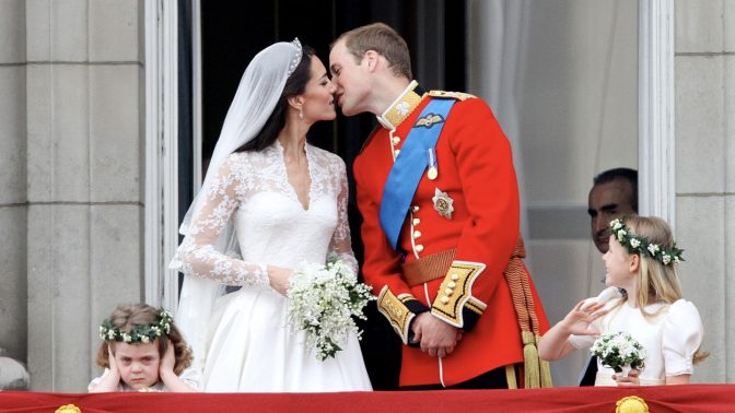Svatba prince Williama a Kate Middleton: Jeden snubní prsten, hostina dle pokynů královny Alžběty II. a veselí do třetí ranní