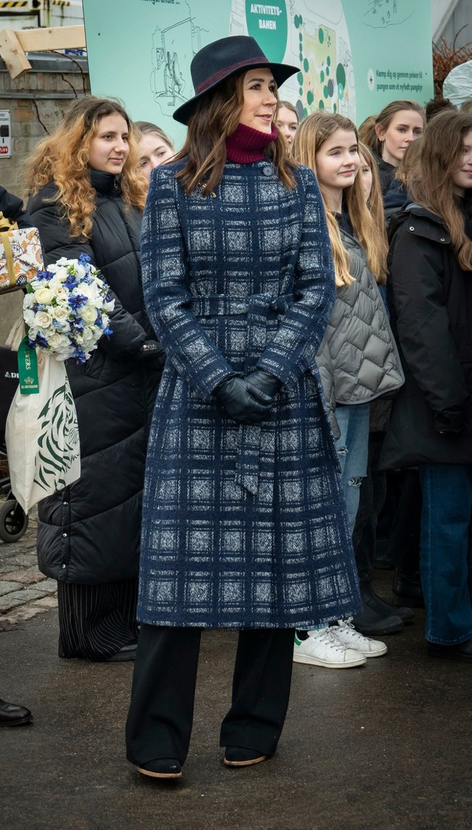 Podobný kabát značky Hobbs vynesla Mary do zoo v Kodani.