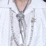 Pozadu rozhodně nestojí ani módní dům Chanel.