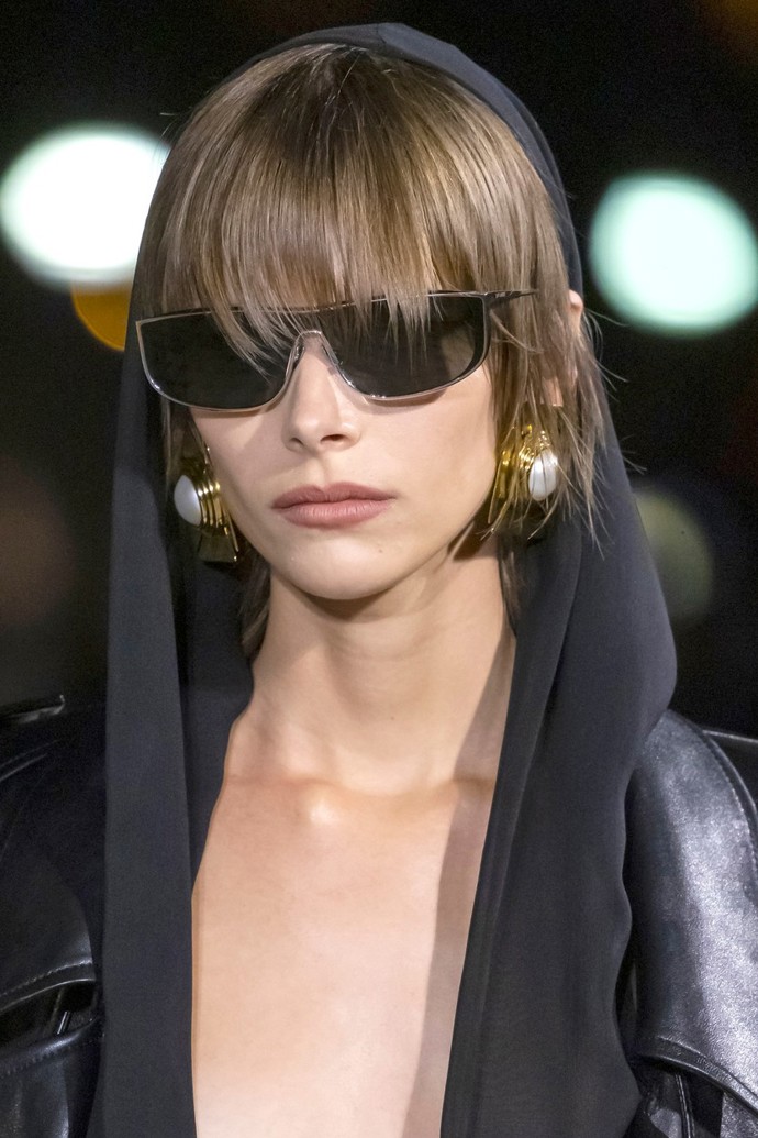 Obří perly byly k vidění také na přehlídce Saint Laurent.