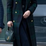 Kabát značky Holland Cooper, který letos v lednu oblékla Kate na návštěvě Liverpoolu, nápadně připomínal kousek, po kterém sáhla Mary v roce 2019 v Texasu.