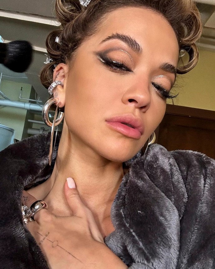 Mléčný odstín laku na nehty zvolila v jednom ze svých postů na Instagramu i Rita Ora. Ta se rozhodla jít do bělejší barvy. 