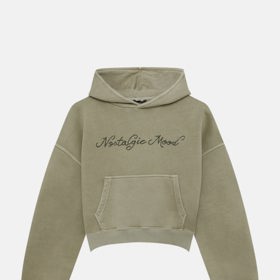Crop střih také není ušetřen pozornosti. Hlavně když vyzvoní, jak se zrovna cítíte. Pull&Bear, 499 Kč