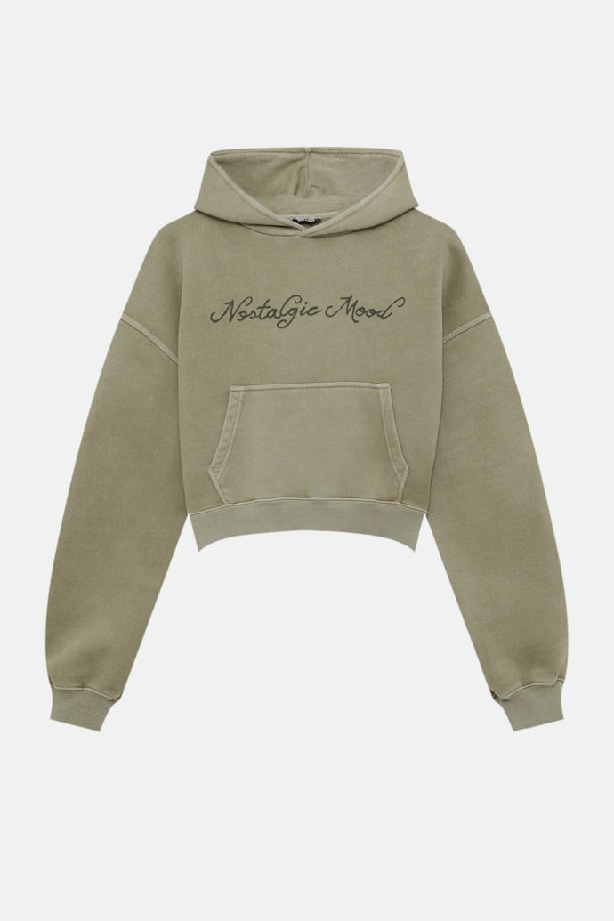 Crop střih také není ušetřen pozornosti. Hlavně když vyzvoní, jak se zrovna cítíte. Pull&Bear, 499 Kč