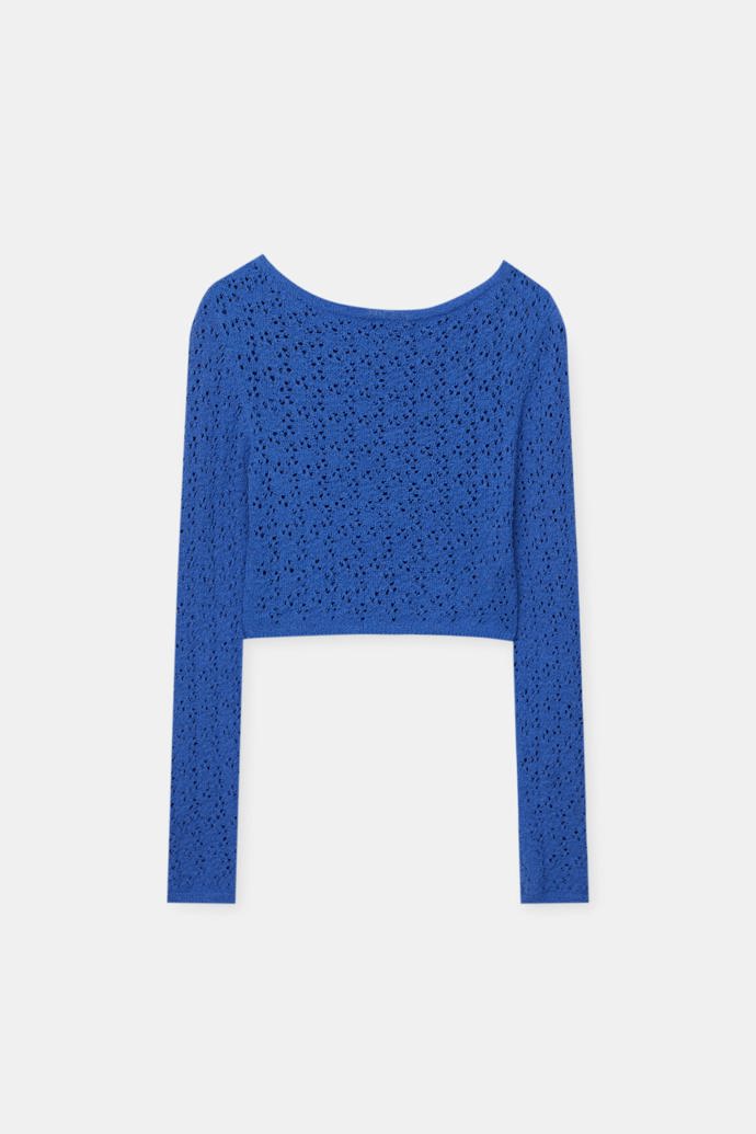 Nechat si ujít ojedinělou příležitost ukázat opálené bříško? Crop top vám nesmí chybět! Pull&Bear, 599 Kč