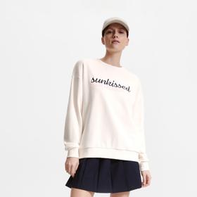 Jednoduché, přesto výstižné. A není třeba záplavy slov, stačit bude i jediné. Mikina Reserved, 659 Kč