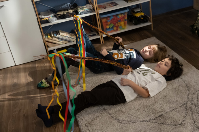 Jenže Vojta s Miloškem se je rozhodnou strávit poněkud netradičně. Plánují útěk z domova...