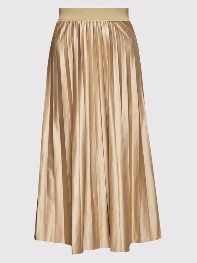 V podobném duchu vznikla zřejmě i plisovaná sukně Vila (999 Kč), která svou midi délkou a módním odstínem aspiruje na top zlatý kousek sezóny.