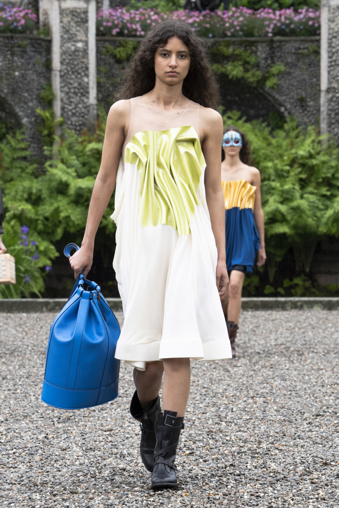 Model z kolekce LV Cruise 2024