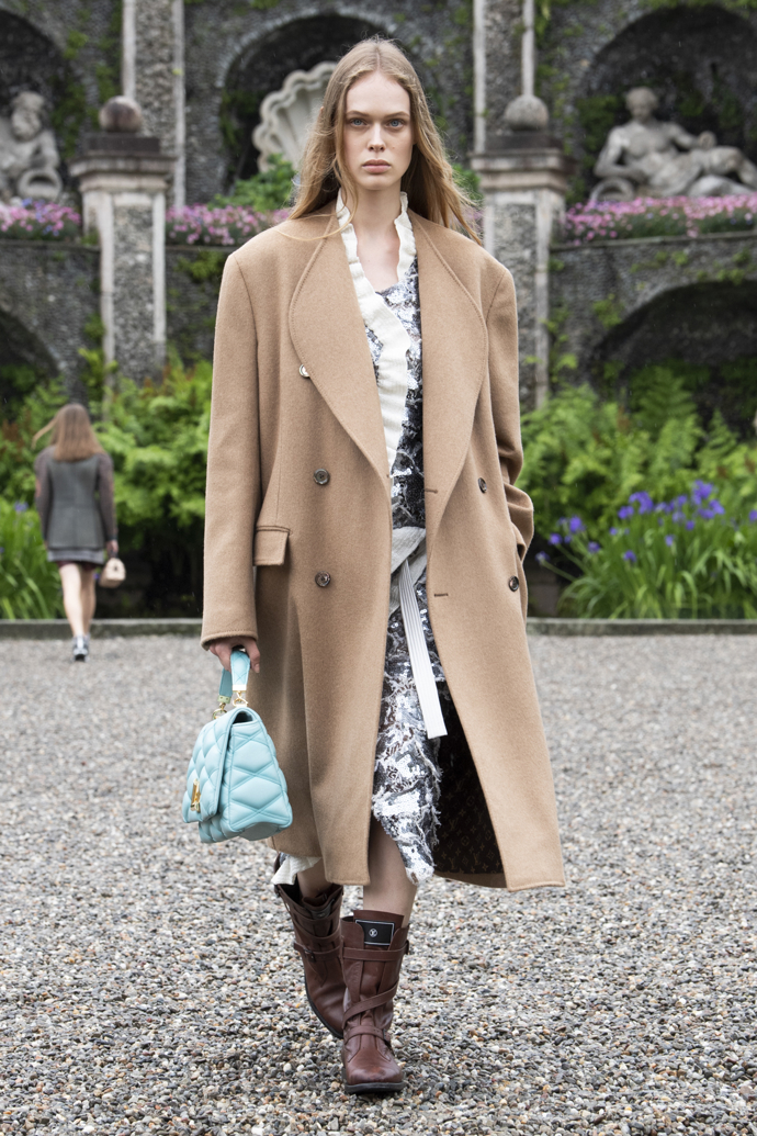 Model z kolekce LV Cruise 2024