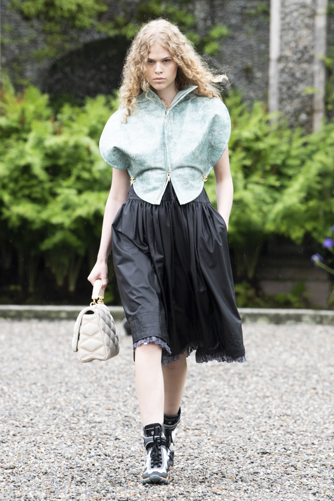 Model z kolekce LV Cruise 2024