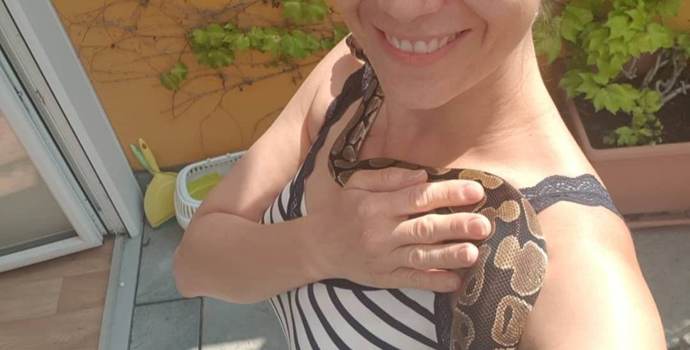 Tereza Kostková prý miluje, když se po ní Darthička plazí.