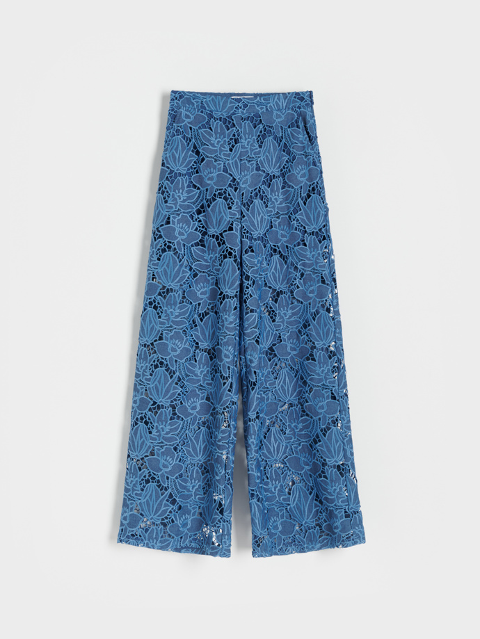 Celokrajkové kalhoty? Proč ne? Reserved, 1 999 Kč