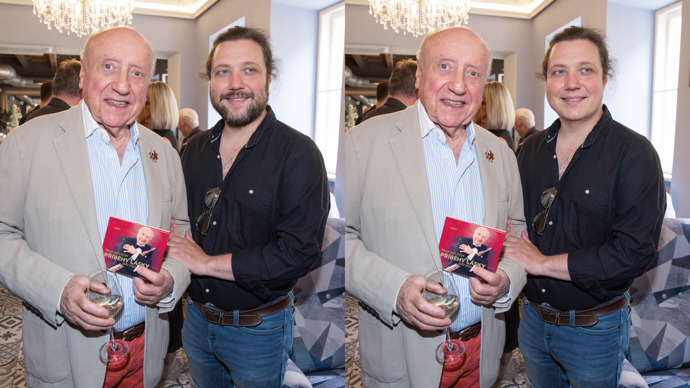 Felix Slováček mladší je bez vousů celý tatínek!