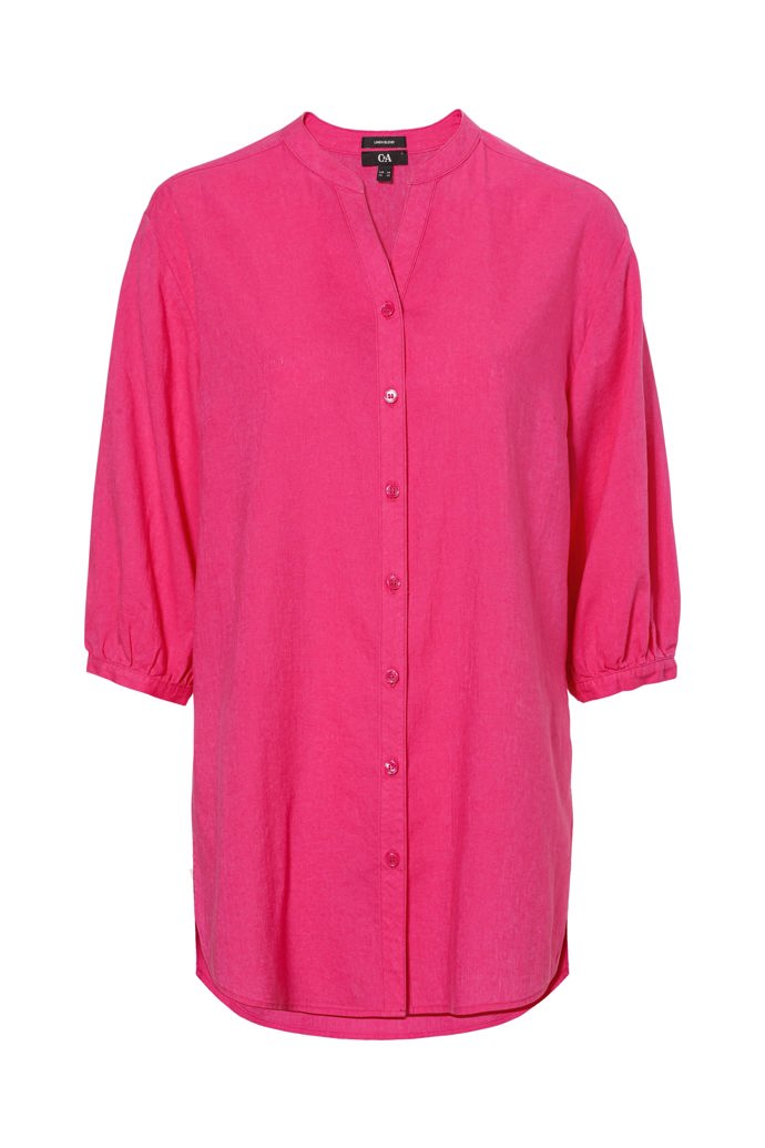 Oversize košile bez límečku je skvělým startovním kouskem pro lněné variace. C&A, 798 Kč