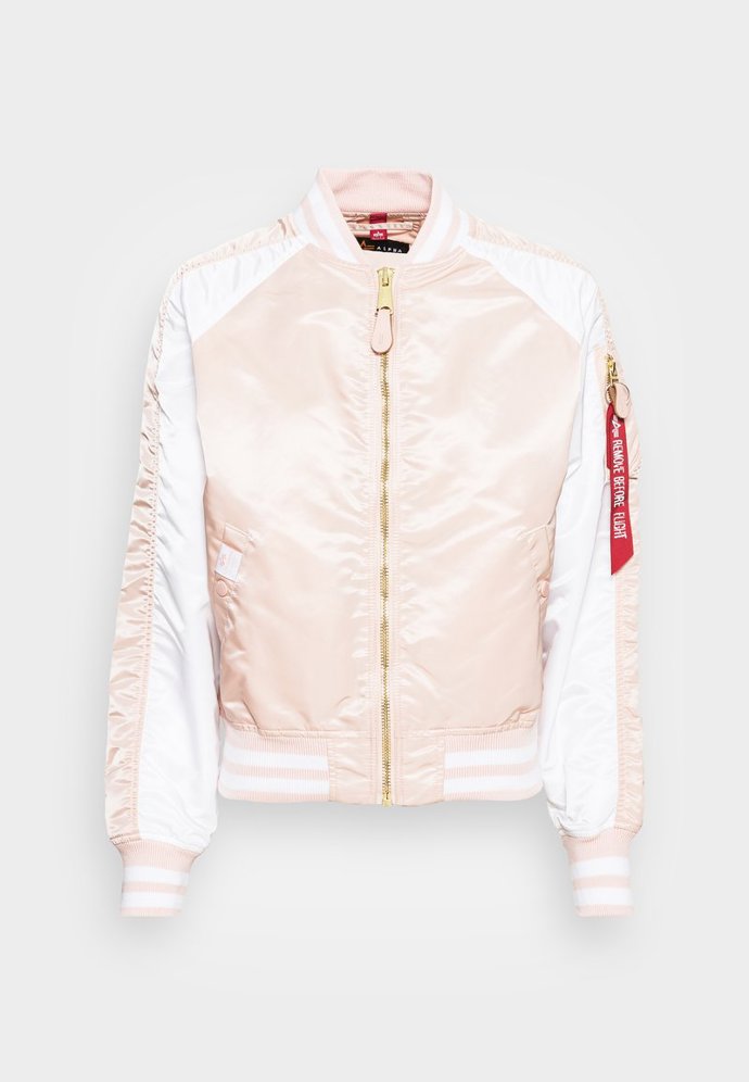 Světle růžový bomber. Alpha Industries, 4 199 Kč