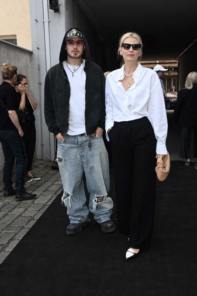 V denimu přišel na módní přehlídku také nejstarší syn Daniely Peštové Yannick.