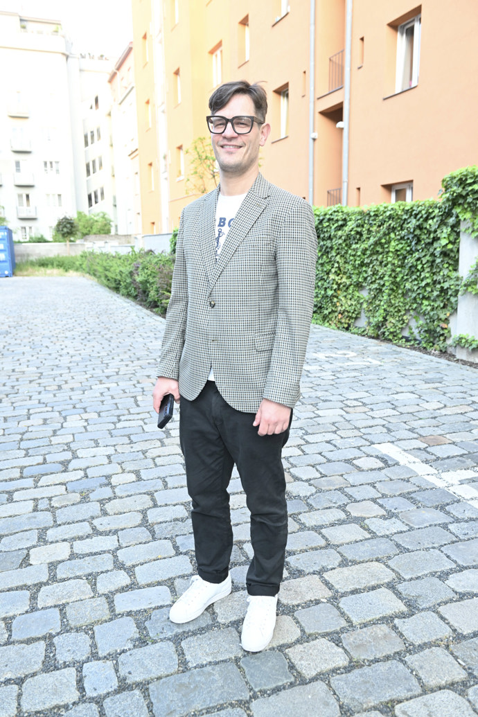 Hudebník David Kraus přišel oblečen rovněž velmi neformálně.
