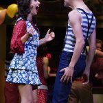 Taneční scény v minišatech je podle ní dobré jistit tělovým spodním prádlem - pro případ zvedaček.