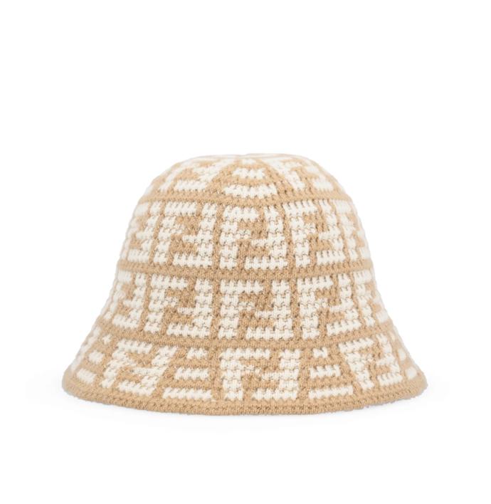 Luxusní slamák. Fendi, 13 600 Kč