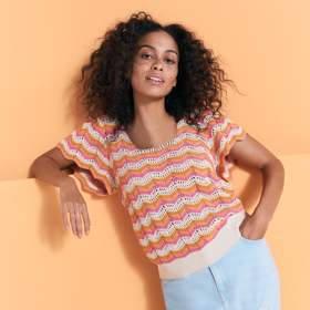 Top s motýlími rukávy je pro háčkované zpracování ideální předlohou. F&F, 499 Kč