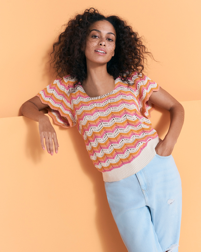 Top s motýlími rukávy je pro háčkované zpracování ideální předlohou. F&F, 499 Kč