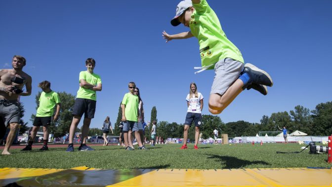 Tenistka Lucie Šafářová podporuje malé šampiony